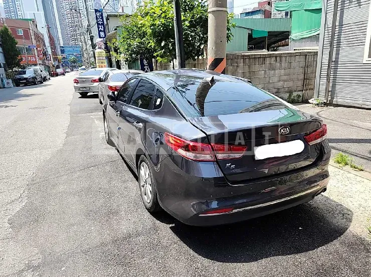 Photo 2 of 20: 2018 Kia K5, VIN KNAGS416BJA215540 — Korean insurance auction