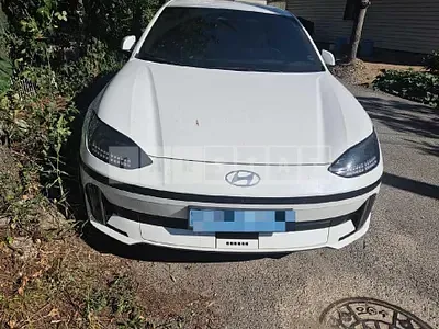 Photo 1 of 32: 2023 Hyundai IONIQ 6 Long Range Electric Car AWD — Korean insurance auction