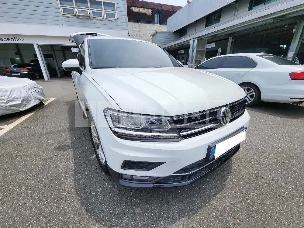 Photo 2 of 23: 2018 Volkswagen Tiguan, VIN WVGZZZ5NZJW917262 — Korean insurance auction