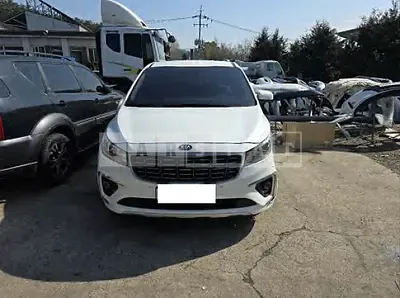 Photo 1 of 39: 2020 Kia Carnival — Korean insurance auction