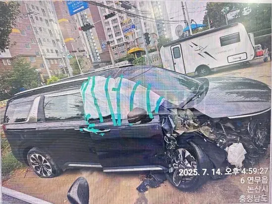 Photo 2 of 10: 2023 Kia Carnival — Korean insurance auction