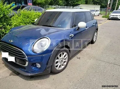 Photo 1 of 9: 2018 MINI Cooper Five-Door — Korean insurance auction