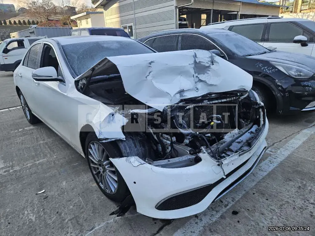 Photo 2 of 10: 2017 Mercedes-Benz E220 d — Korean insurance auction