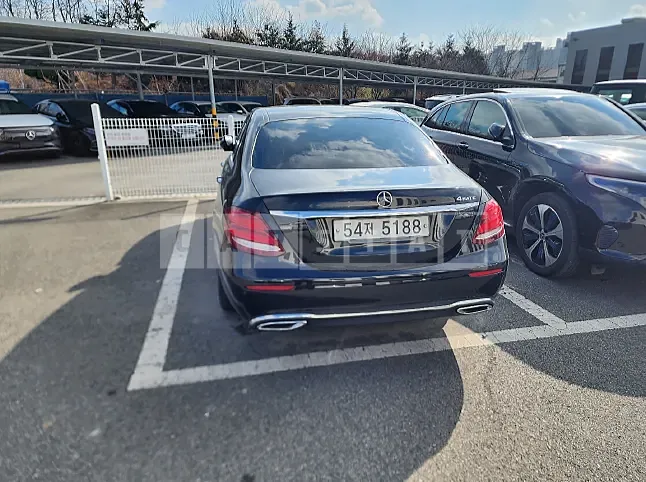 Photo 2 of 12: 2017 Mercedes-Benz E220d, VIN WDDZF0EB5HA114264 — Korean insurance auction