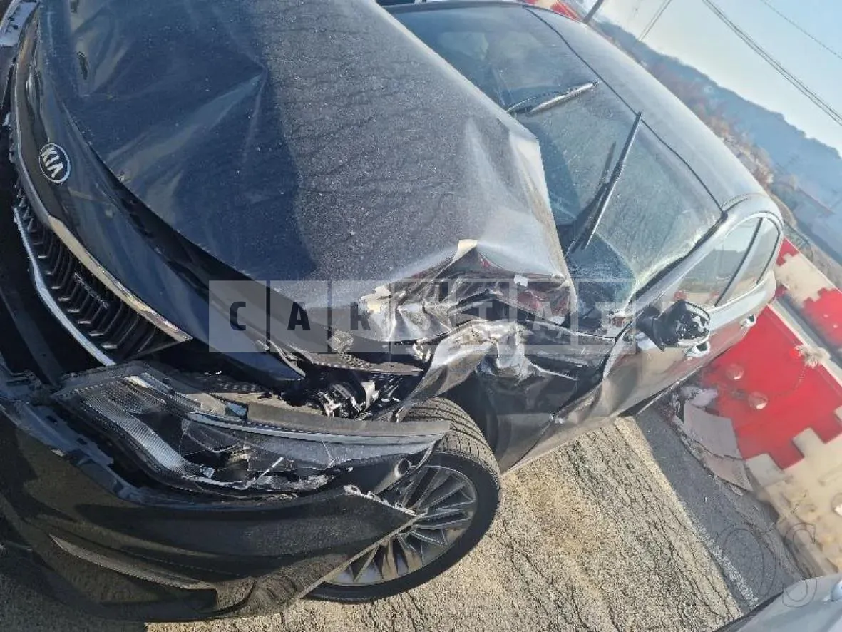 Photo 2 of 52: 2019 Kia K5, VIN KNAGU411BLA385182 — Korean insurance auction