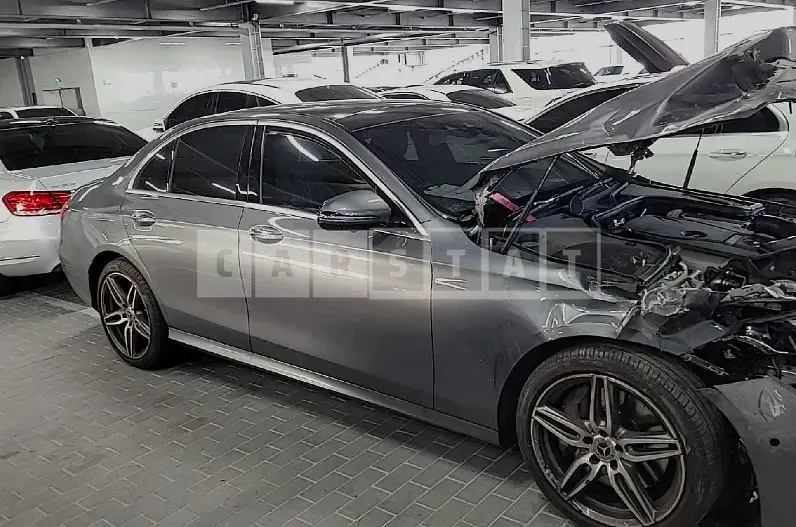 Photo 2 of 9: 2020 Mercedes-Benz E300 4Matic, VIN WDDZF4KB4LA728209 — Korean insurance auction