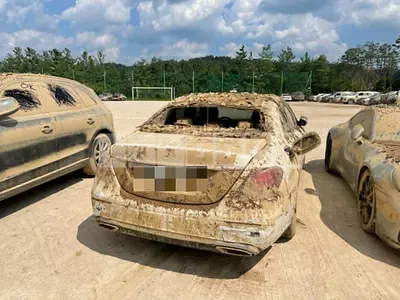 Photo 1 of 4: 2019 Mercedes-Benz E 300, VIN WDDZF4JB1KA695878 — Korean insurance auction