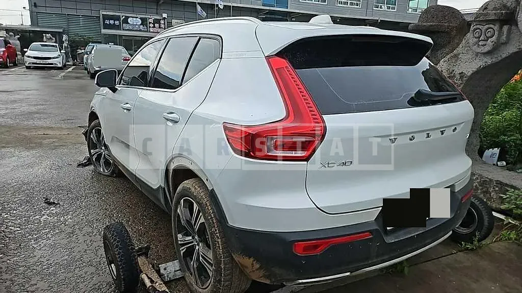 Photo 2 of 8: 2020 Volvo XC40T4 AWD — Korean insurance auction