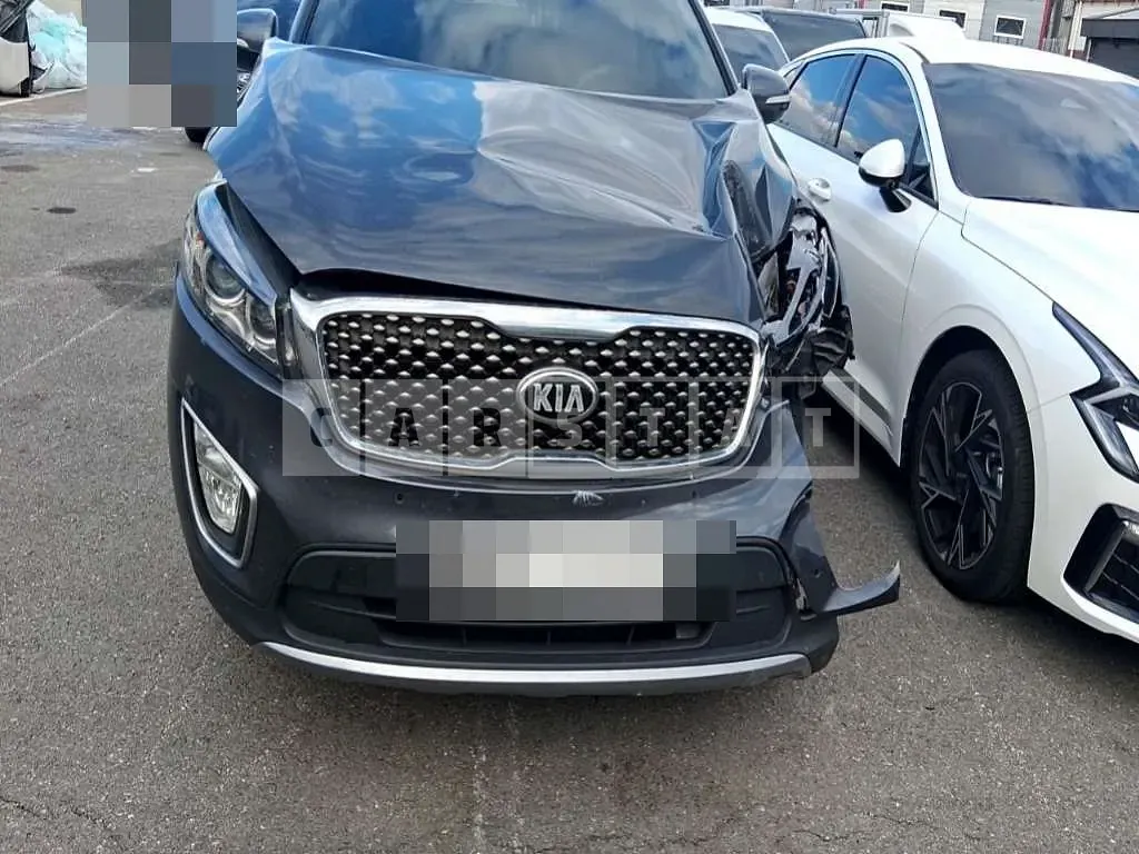 Photo 2 of 18: 2015 Kia Sorento 2.2 — Korean insurance auction