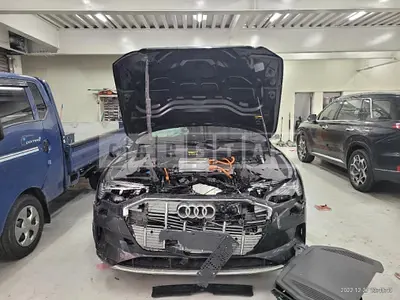 Photo 1 of 43: 2022 Audi e-tron 55 quattro — Korean insurance auction