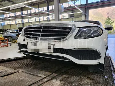 Photo 1 of 9: 2017 Mercedes-Benz E300, VIN WDDZF4JB4HA261169 — Korean insurance auction
