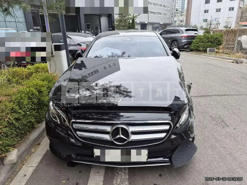 Photo 2 of 14: 2017 Mercedes-Benz E200 — Korean insurance auction