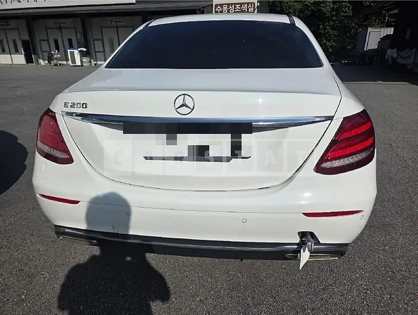 Photo 2 of 10: 2016 Mercedes-Benz E200 — Korean insurance auction