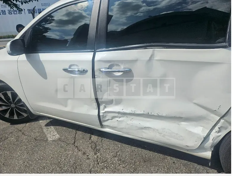 Photo 2 of 10: 2015 Kia Carnivals — Korean insurance auction