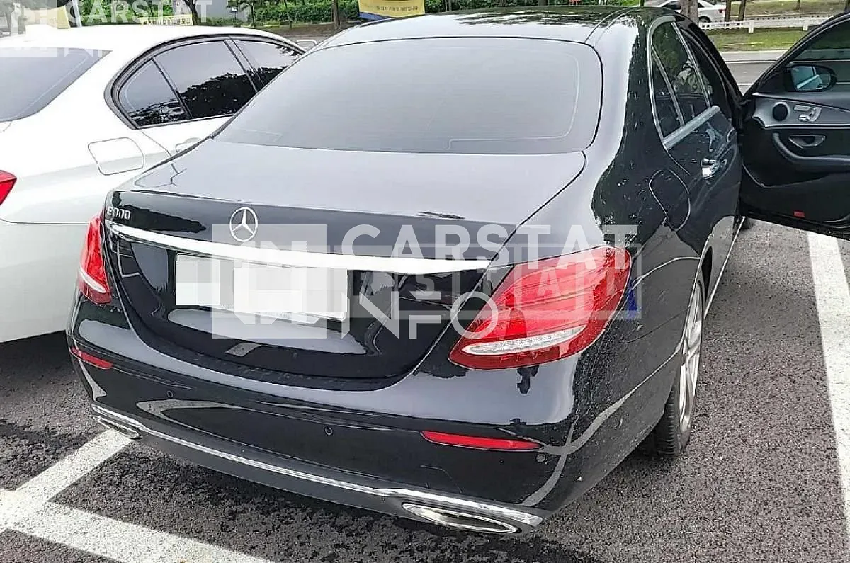 Photo 2 of 10: 2018 Mercedes-Benz Sandsbenz E300 — Korean insurance auction