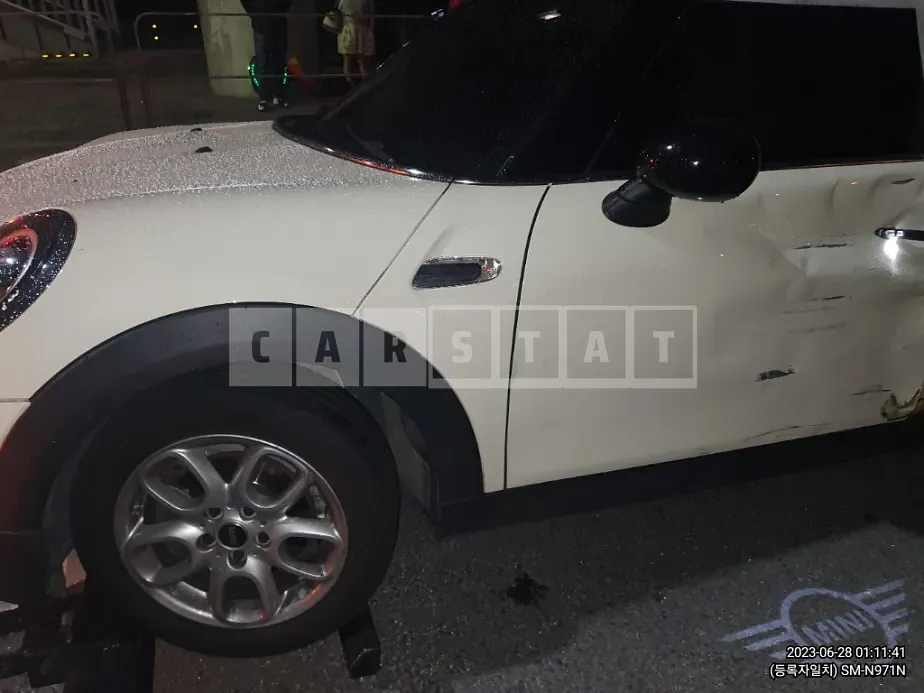 Photo 2 of 26: 2019 MINI Cooper, VIN WMWXP5109K2H93148 — Korean insurance auction