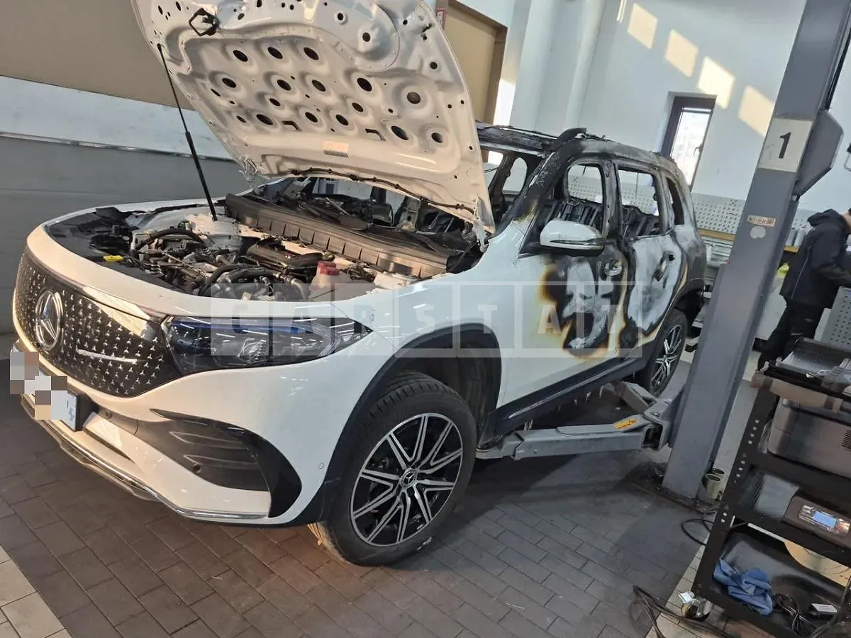 Photo 2 of 44: 2025 Mercedes-Benz EQB 300 4Matic — Korean insurance auction