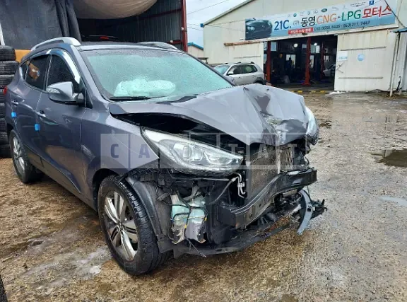 Photo 2 of 8: 2015 Hyundai Tucson, VIN KMHJT81VBFU991154 — Korean insurance auction