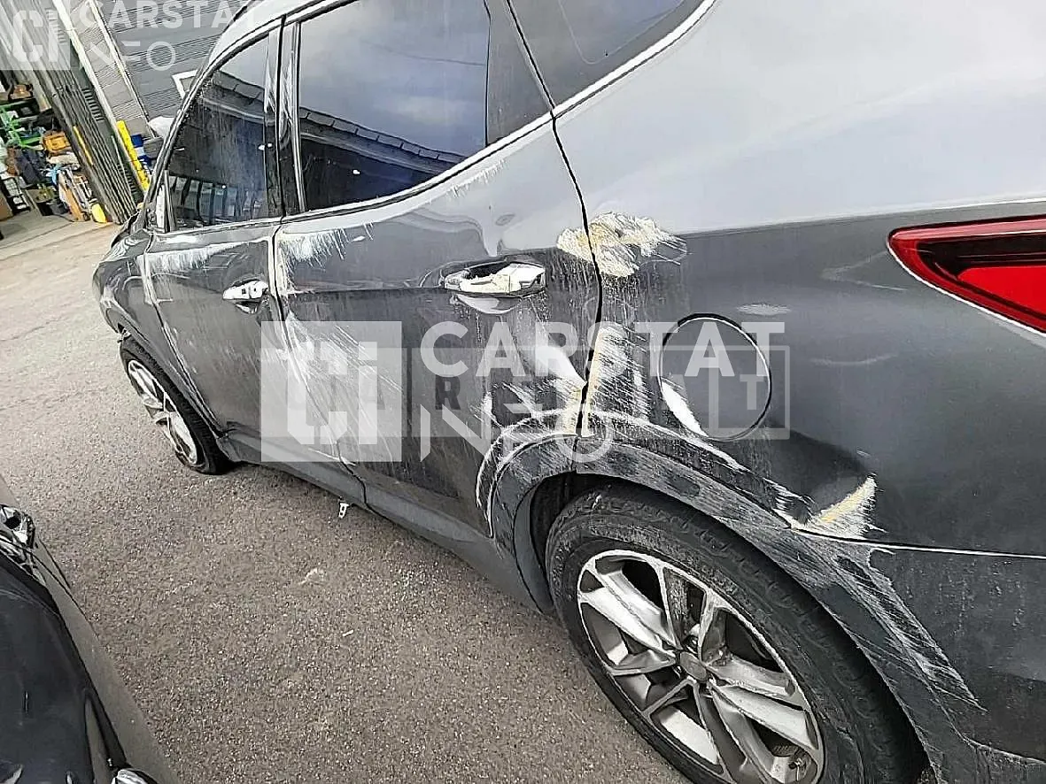 Photo 2 of 9: 2016 Hyundai Santa Fe, VIN KMHSW81UBHU741209 — Korean insurance auction