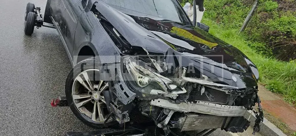 Photo 2 of 4: 2016 Mercedes-Benz E220 CDI, VIN WDDHF0CB9GB204783 — Korean insurance auction