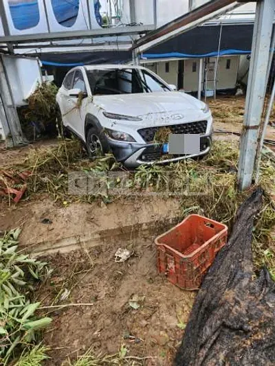 Photo 1 of 3: 2023 Hyundai Kona Hybrid — Korean insurance auction