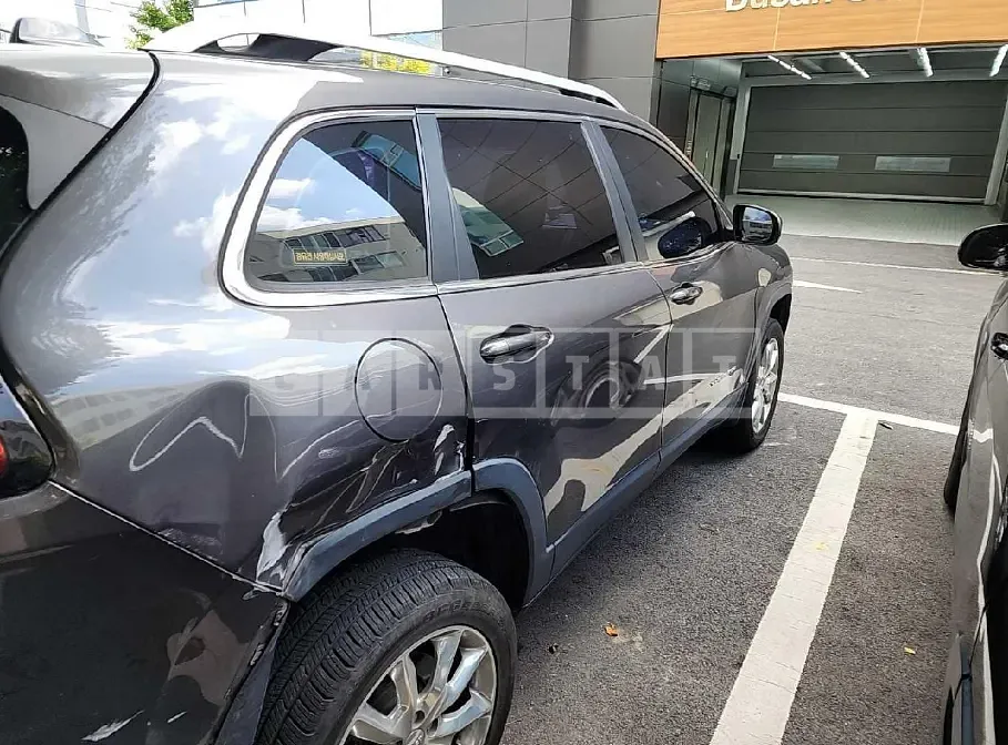 Photo 2 of 13: 2015 Jeep Cherokee — Korean insurance auction