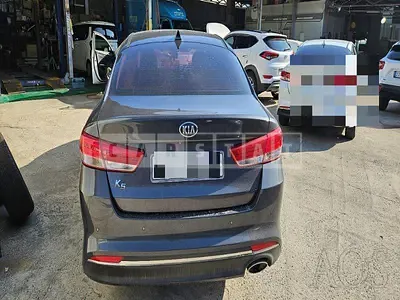 Photo 1 of 10: 2017 Kia K5 — Korean insurance auction