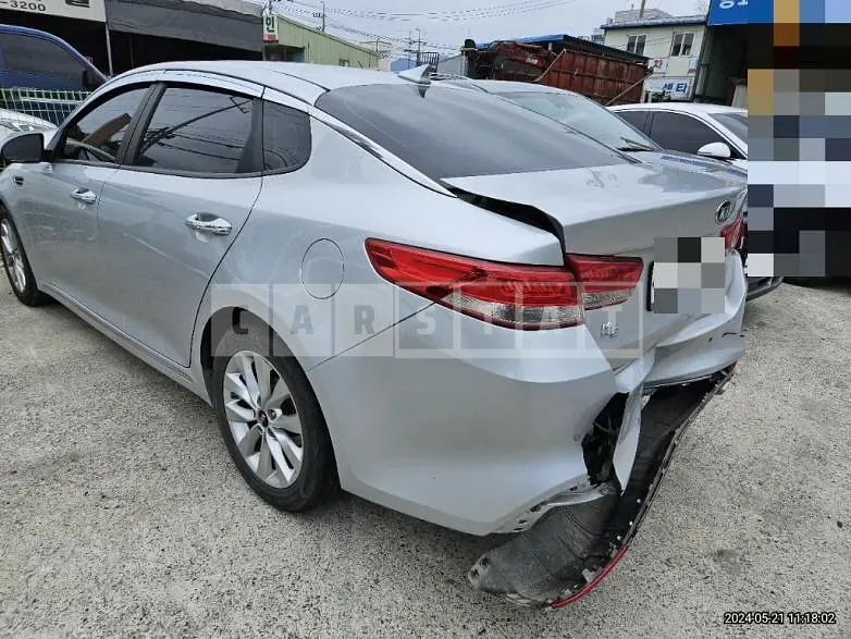 Photo 2 of 9: 2015 Kia K5 — Korean insurance auction