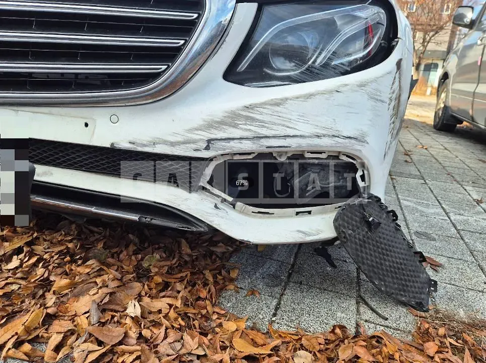 Photo 2 of 18: 2019 Mercedes-Benz E300 — Korean insurance auction