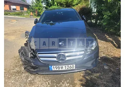 Photo 1 of 8: 2017 Mercedes-Benz E220d, VIN WDDZF0EB3HA100752 — Korean insurance auction