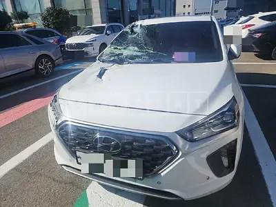 Photo 1 of 8: 2018 Hyundai IONIQ Hybrid, VIN KMHC951DGKU136059 — Korean insurance auction