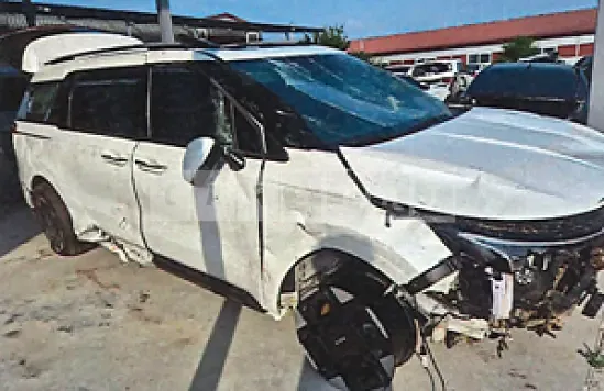 Photo 2 of 30: 2024 Kia Carnival — Korean insurance auction