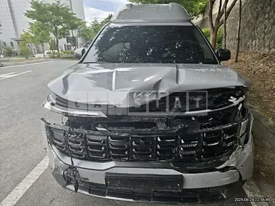 Photo 1 of 23: 2025 Kia Carnival — Korean insurance auction