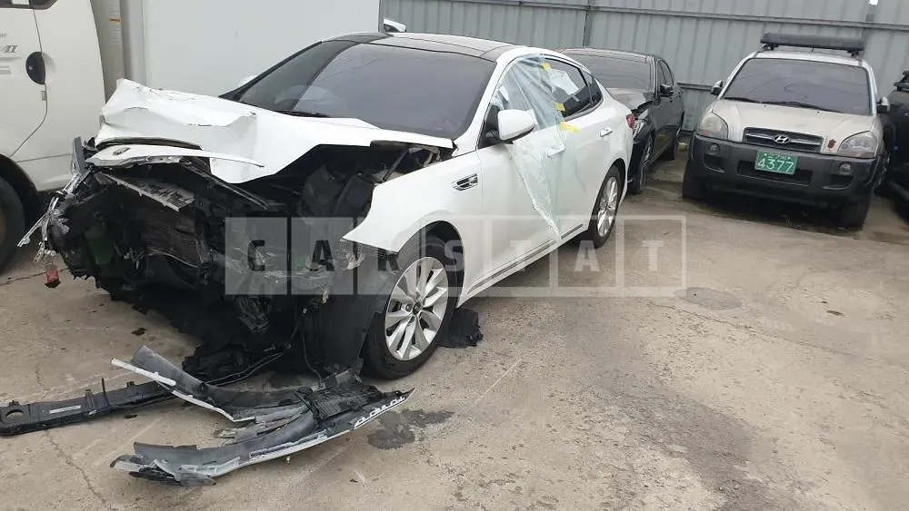 Photo 2 of 12: 2015 Kia K5, VIN KNAGU416BGA002508 — Korean insurance auction