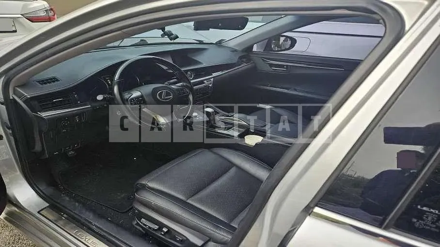 Photo 2 of 8: 2016 Lexus ES300h — Korean insurance auction