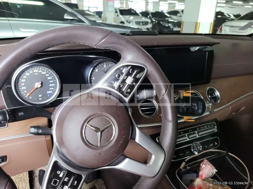 Photo 2 of 17: 2019 Mercedes-Benz E220, VIN WDDZF0EB0KA661563 — Korean insurance auction