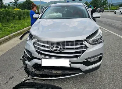 Photo 1 of 12: 2016 Hyundai Santa Fe, VIN KMHSU81UBGU632218 — Korean insurance auction