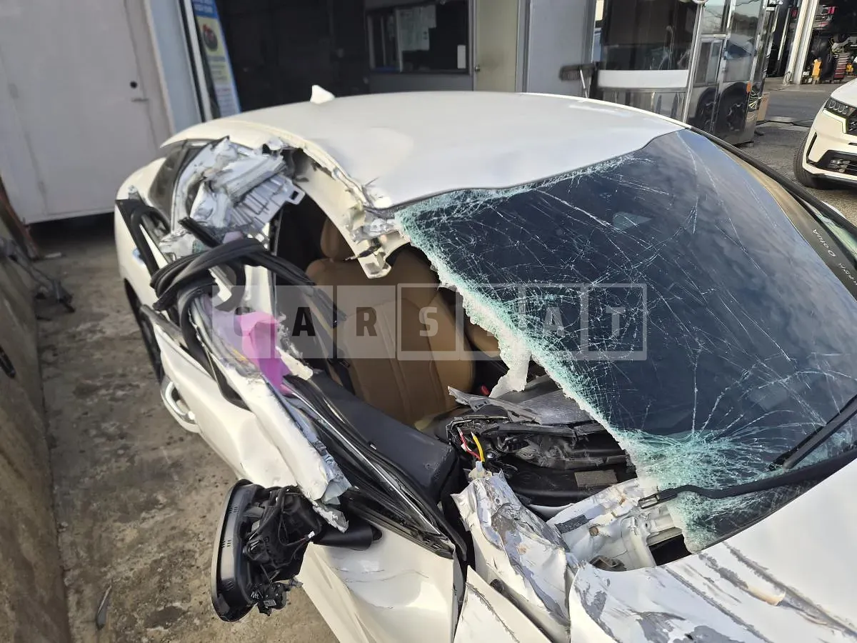 Photo 2 of 11: 2022 Kia K5 — Korean insurance auction