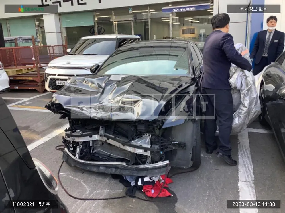 Photo 2 of 13: 2021 Genesis G80, VIN KMTGB41CBNU100460 — Korean insurance auction