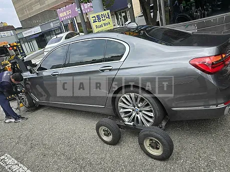 Photo 2 of 11: 2016 BMW 750Li xDrive — Korean insurance auction