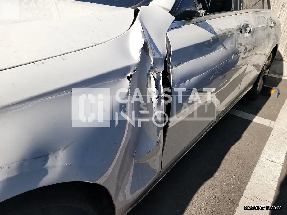 Photo 2 of 24: 2017 Mercedes-Benz E200, VIN WDDZF4CB3HA137617 — Korean insurance auction