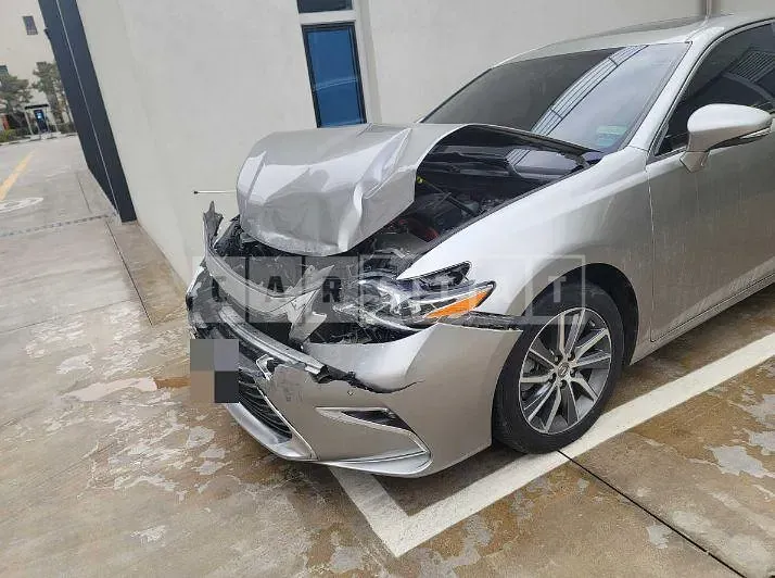 Photo 2 of 18: 2018 Lexus ES300h, VIN JTHBW1GG4J2178286 — Korean insurance auction