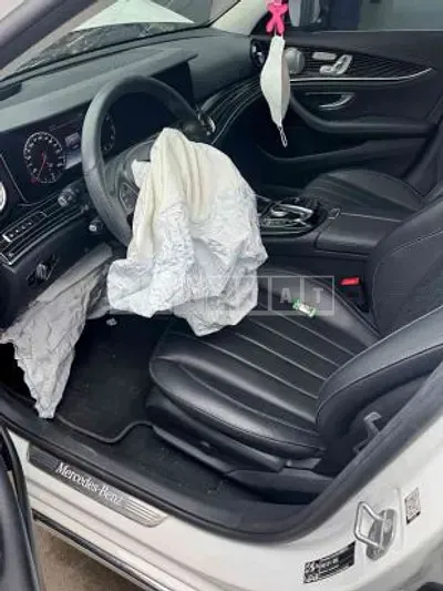 Photo 1 of 50: 2017 Mercedes-Benz E 400 4MAIC — Korean insurance auction