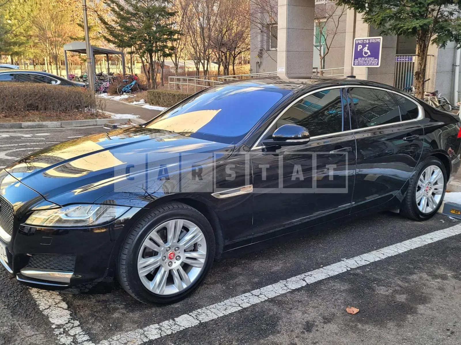 Photo 2 of 7: 2017 Jaguar XF 20d AWD — Korean insurance auction