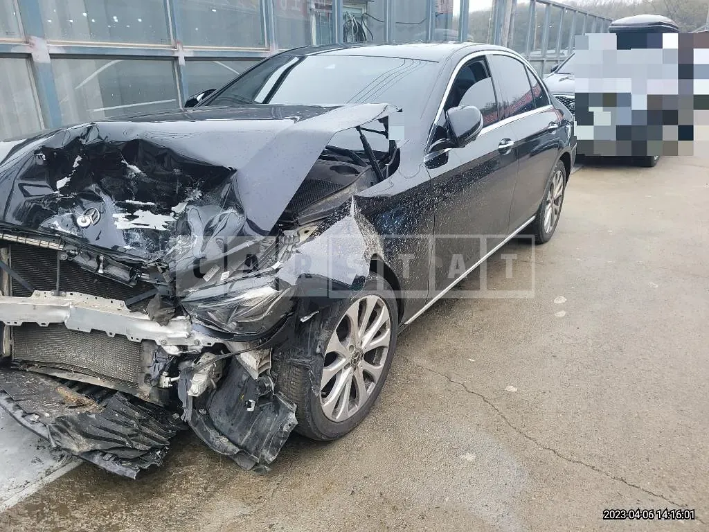 Photo 2 of 22: 2017 Mercedes-Benz E300 4Matic — Korean insurance auction