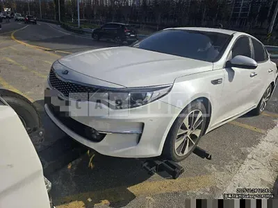 Photo 1 of 9: 2017 Kia K5 — Korean insurance auction