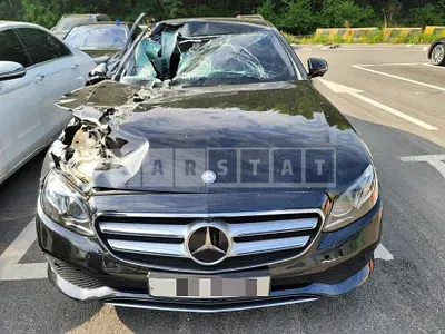 Photo 1 of 20: 2017 Mercedes-Benz E300, VIN WDDZF4JB3HA162908 — Korean insurance auction