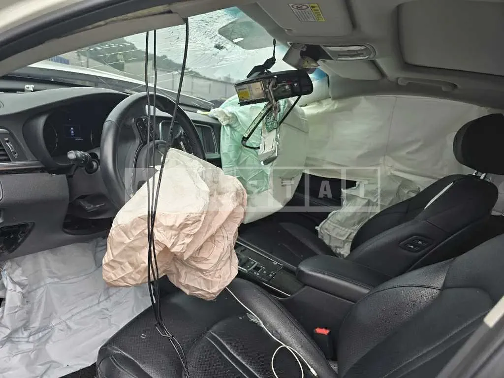 Photo 2 of 8: 2016 Kia K5 — Korean insurance auction