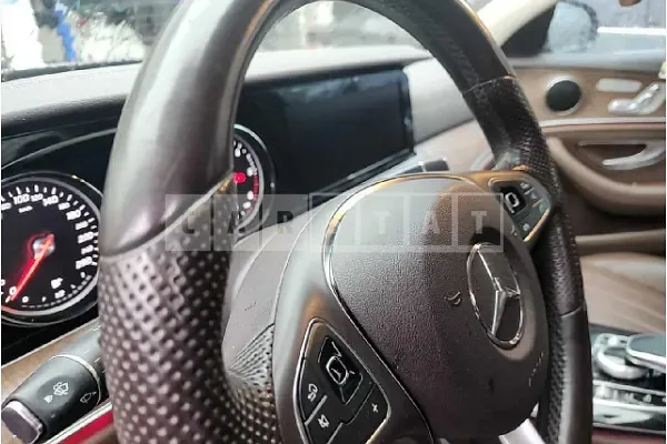 Photo 2 of 8: 2017 Mercedes-Benz E220d, VIN WDDZF0EB3HA145187 — Korean insurance auction