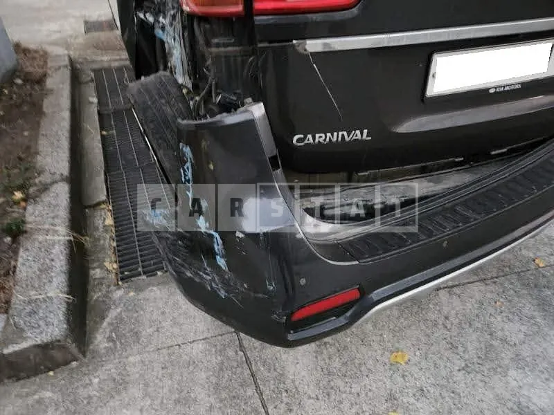 Photo 2 of 15: 2018 Kia Carnival, VIN KNAME81ABKS521583 — Korean insurance auction